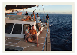 Hawaii sunset sail romantic cruises tours and the best Hawaii tour discounts.